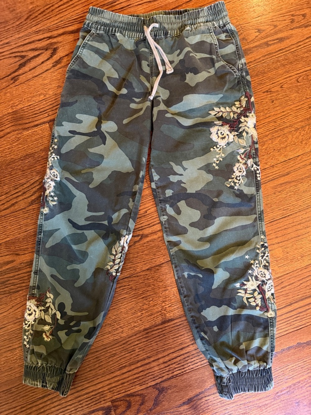 DRIFTWOOD Joggers with Floral Embroidery